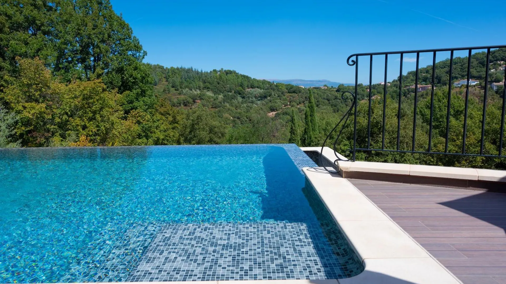 *** Bed & Breakfast Le Mas De La Verrerie Les Adrets-de-l'Esterel France